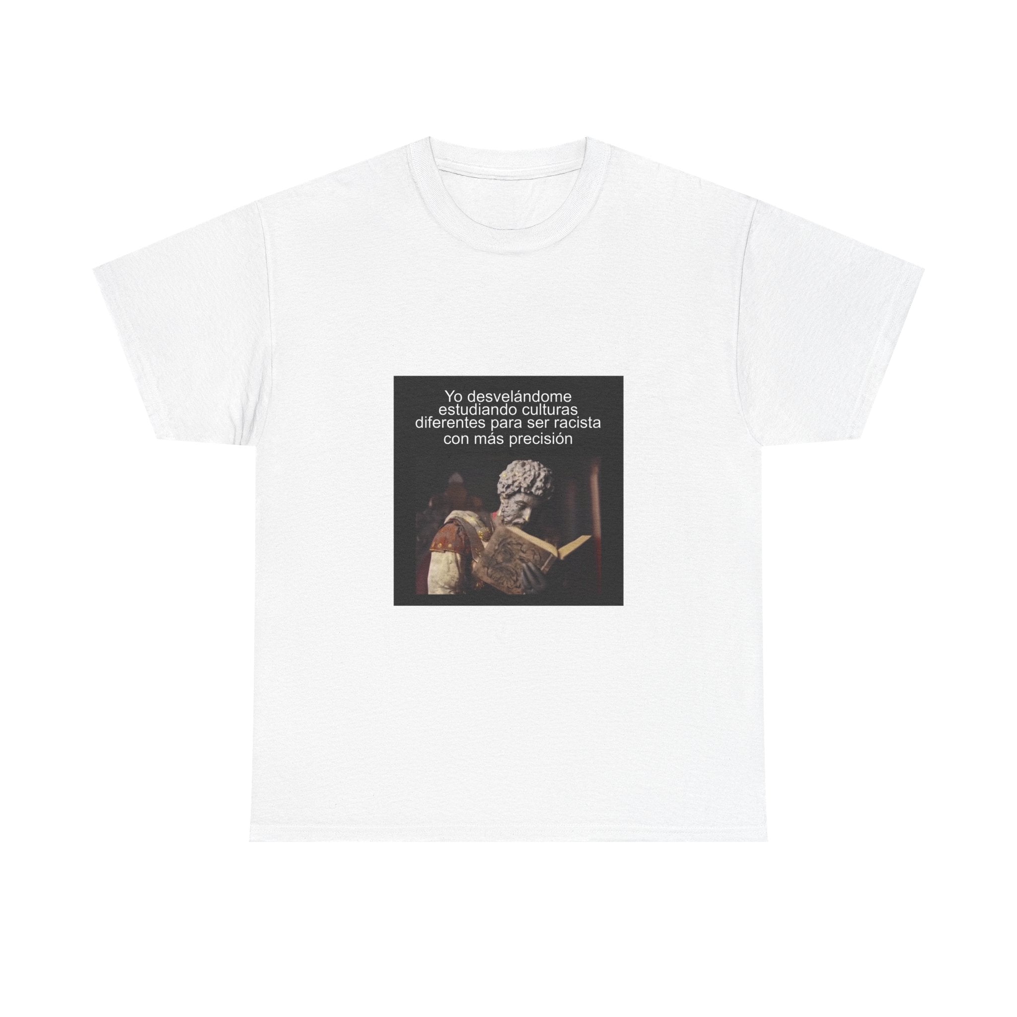 "Yo Desvelándome Estudiando Culturas Diferentes Para Ser Racista Con Más Precisión" - Camiseta Meme