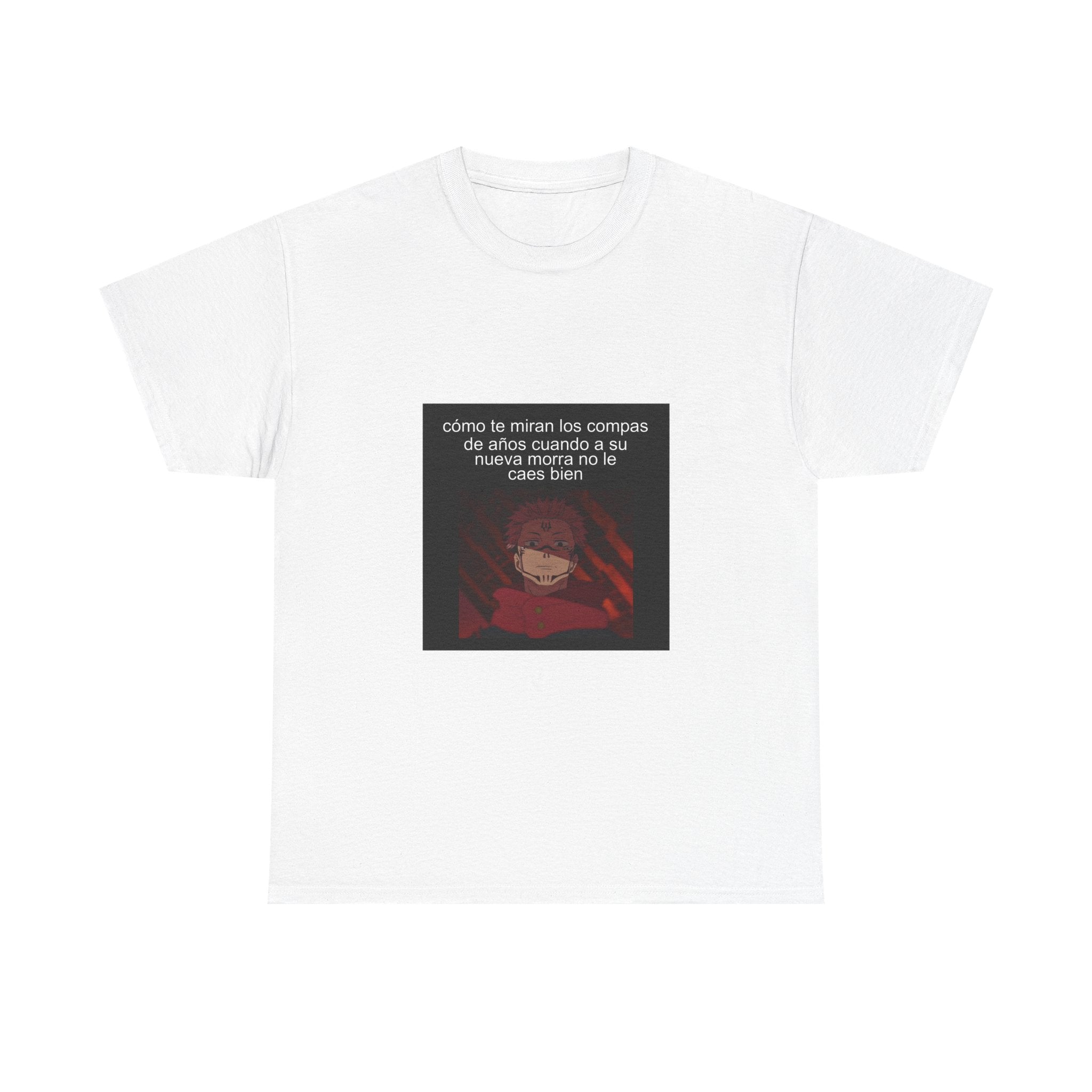 "Cómo Te Miran Los Compas De Años Cuando A Su Nueva" - Camiseta Meme
