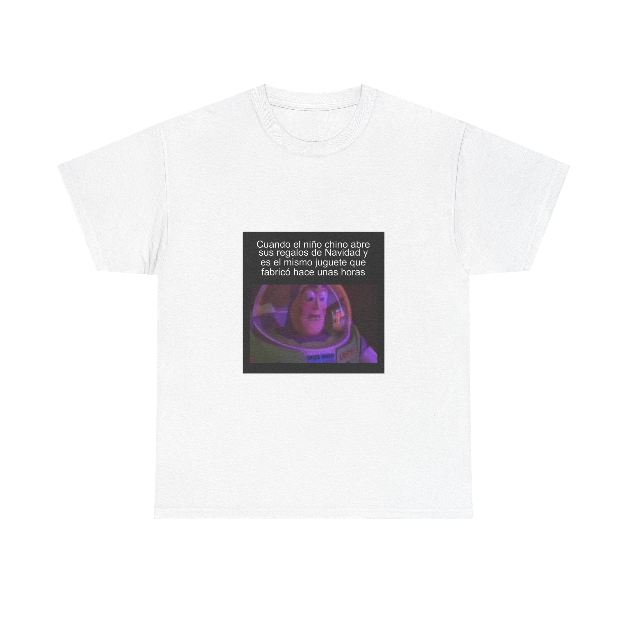 "Cuando El Niño Chino Abre Sus Regalos De Navidad Y Es" - Camiseta Meme