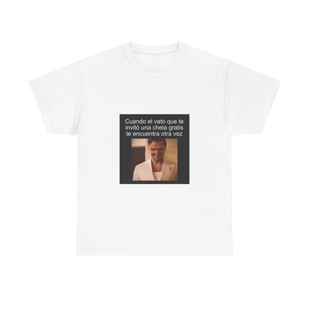 "Cuando El Vato Que Te Invitó Una Chela Gratis Te Encuentra" - Camiseta Meme