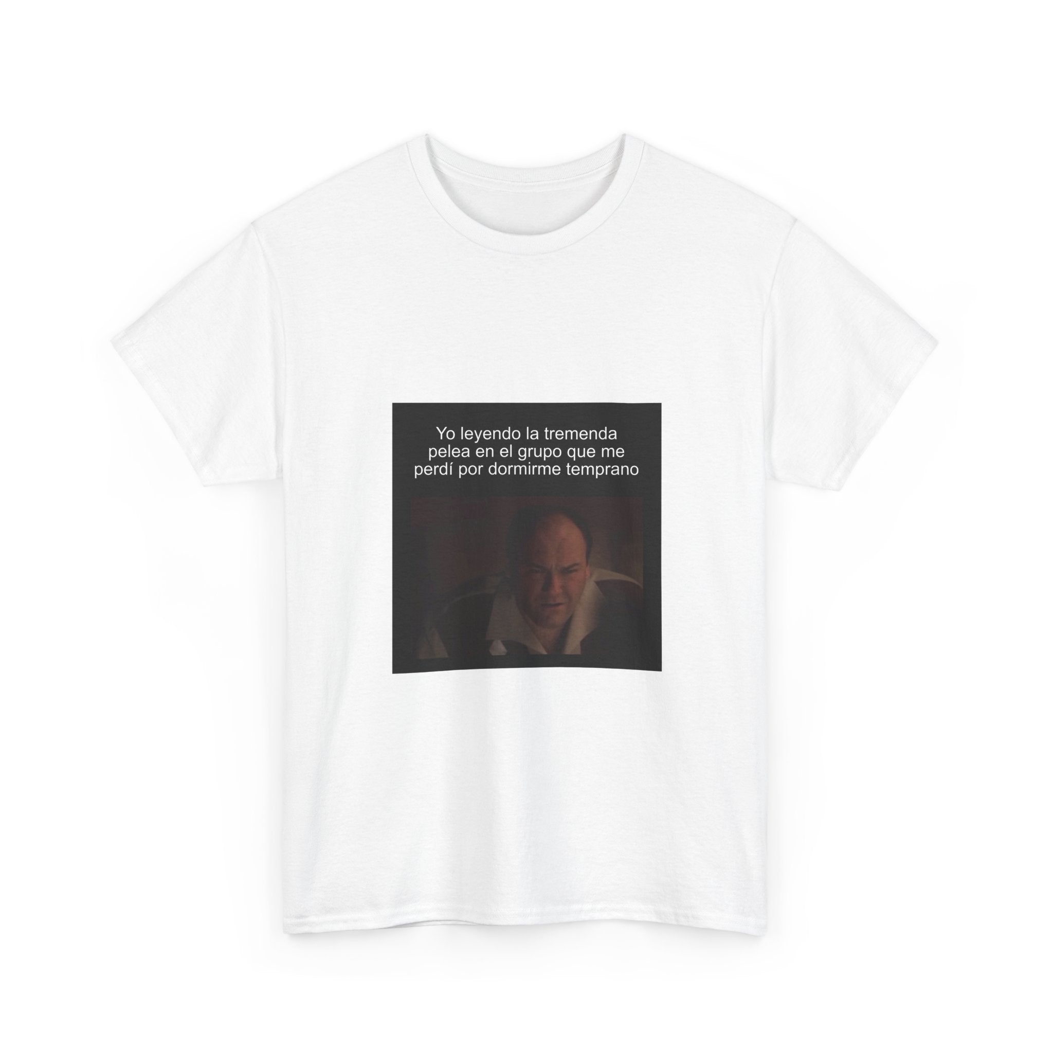 "Yo Leyendo La Tremenda Pelea En El Grupo Que Me Perdí" - Camiseta Meme