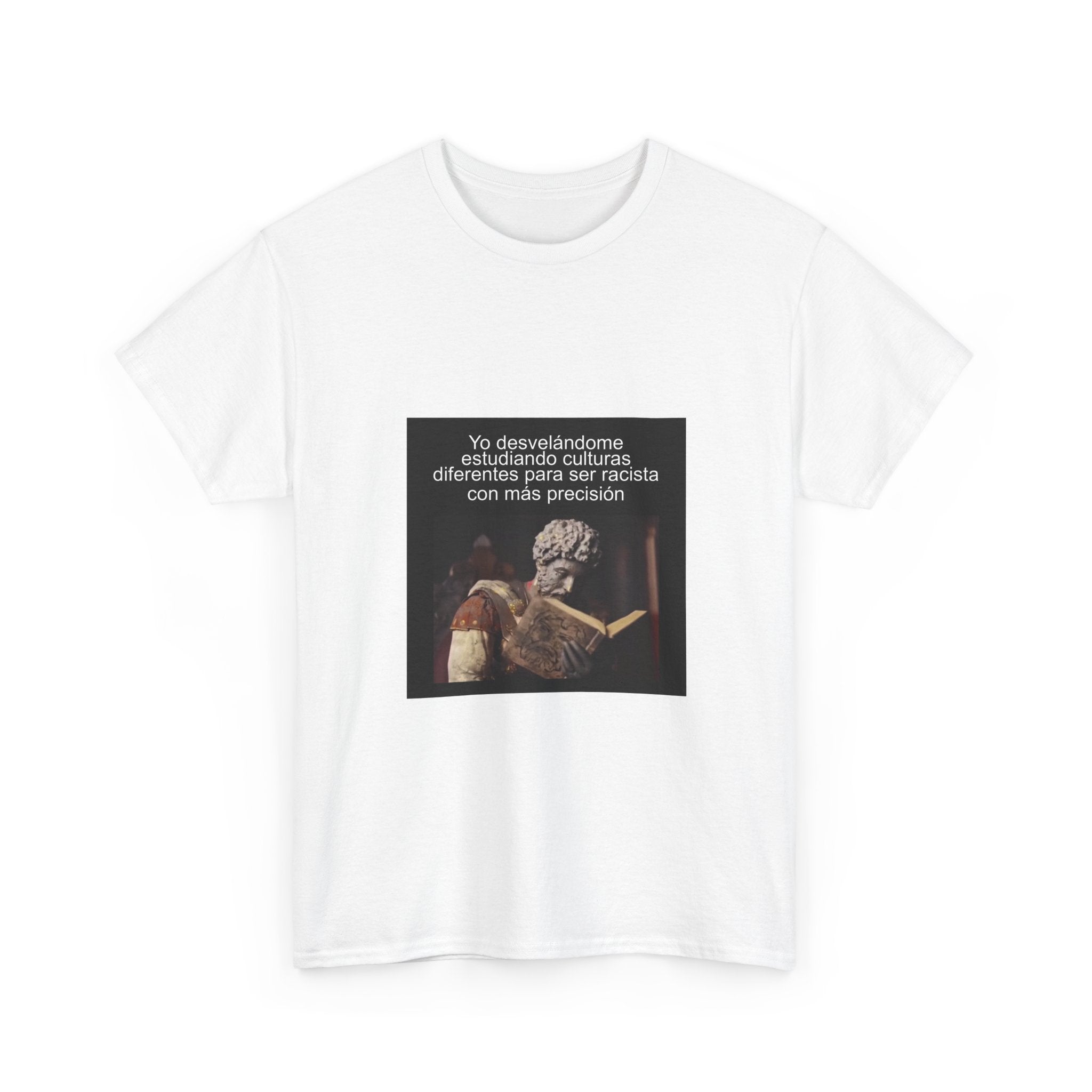 "Yo Desvelándome Estudiando Culturas Diferentes Para Ser Racista Con Más Precisión" - Camiseta Meme